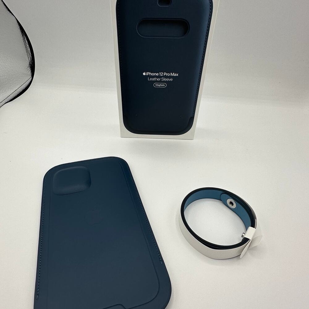 Apple Leather Sleeve Case with MagSafe Blue for the iPhone 12 Pro Max